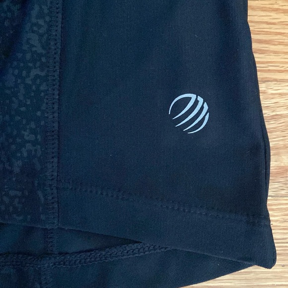 MPG NWT Mondetta Reflective Quarter Zip Cooling Running Top - Picture 7 of 16